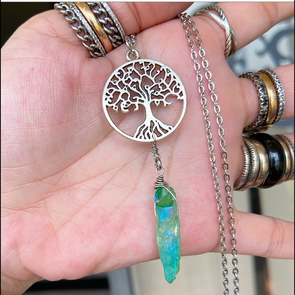 π΄Tree of life green aura crystal boho necklace - Picture 2 of 8